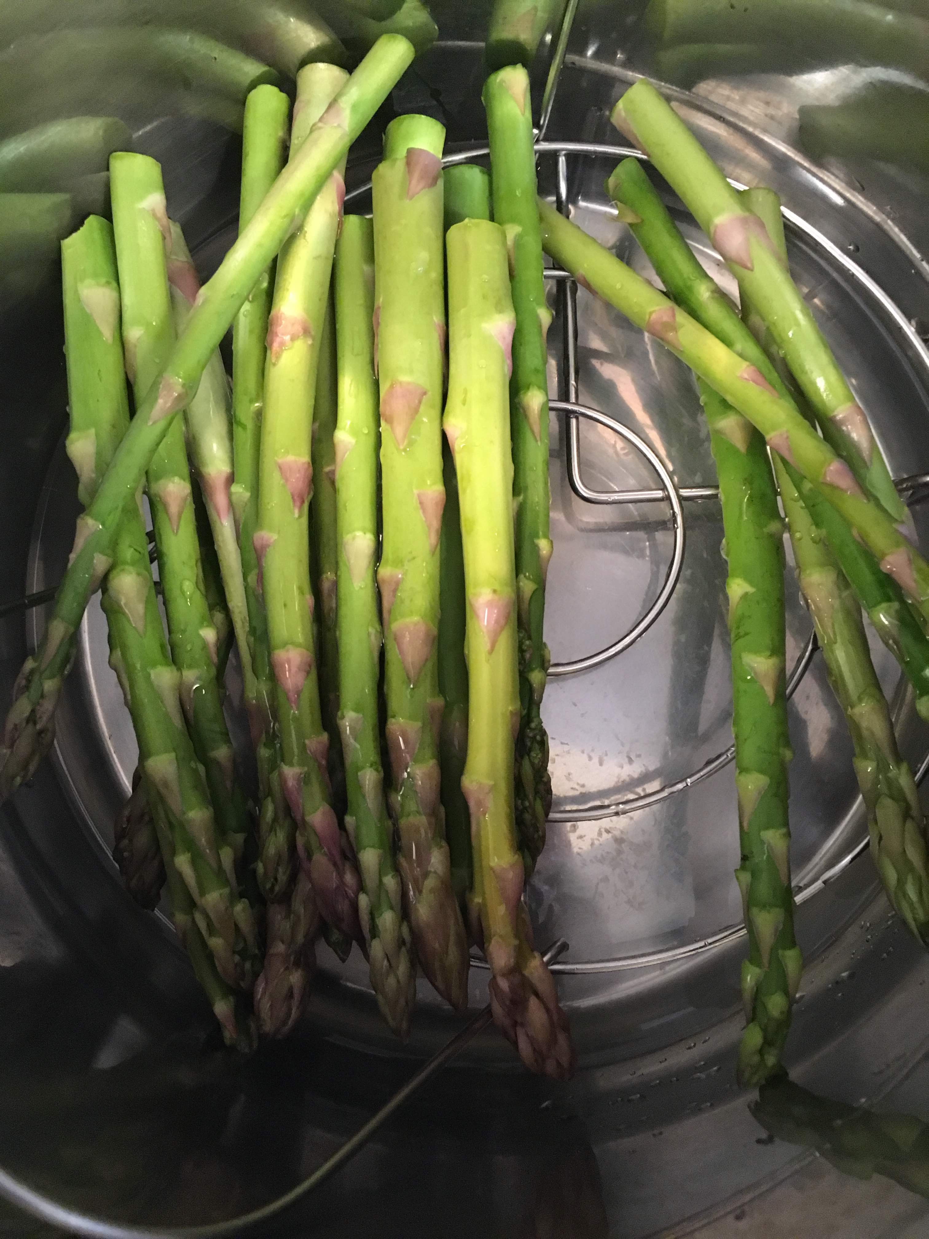 Instant pot steamed asparagus with dijonnaise